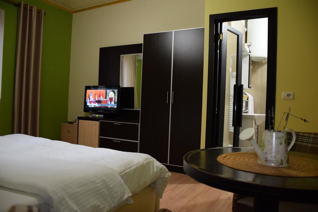 Hotel Eagle Tirana Exterior photo