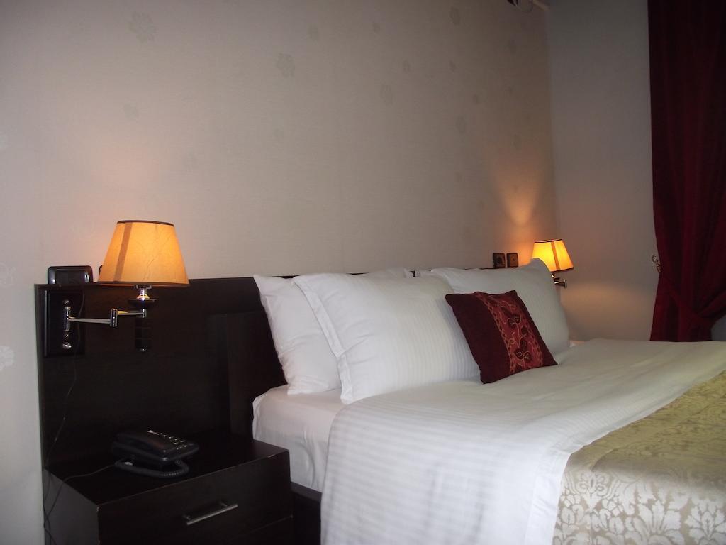 Hotel Eagle Tirana Exterior photo