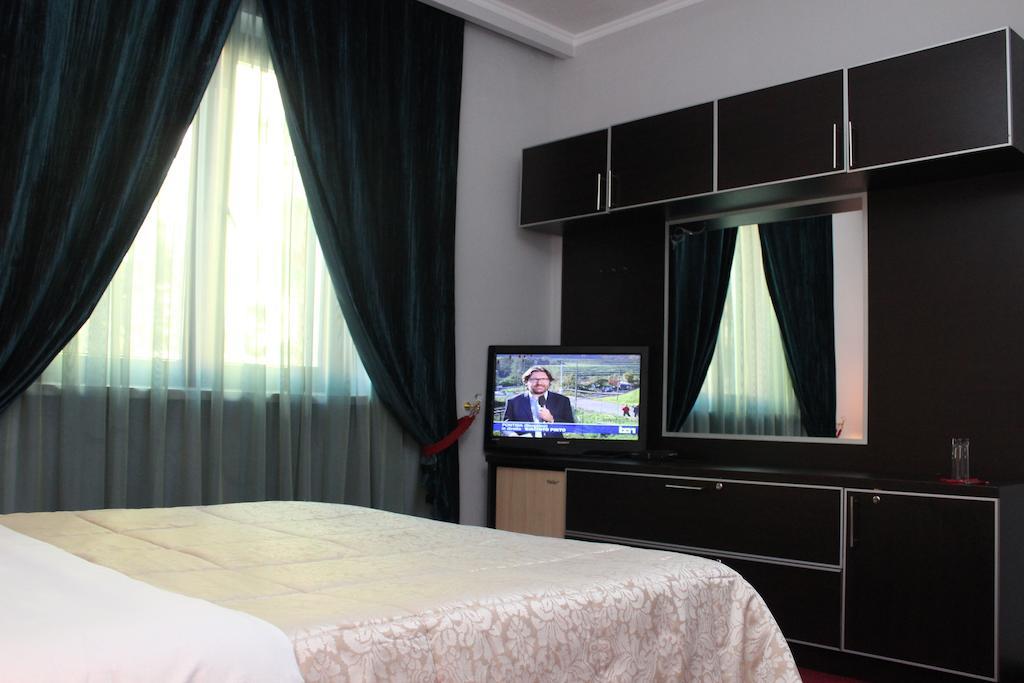 Hotel Eagle Tirana Exterior photo