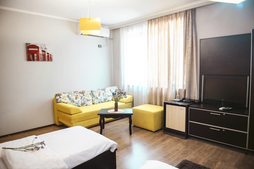 Hotel Eagle Tirana Exterior photo