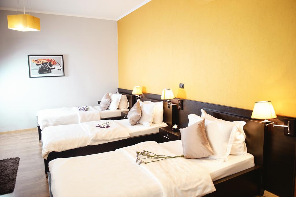 Hotel Eagle Tirana Exterior photo