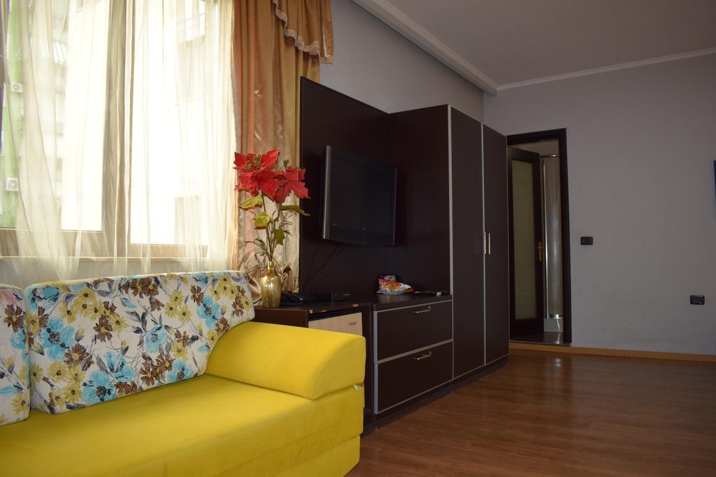 Hotel Eagle Tirana Exterior photo
