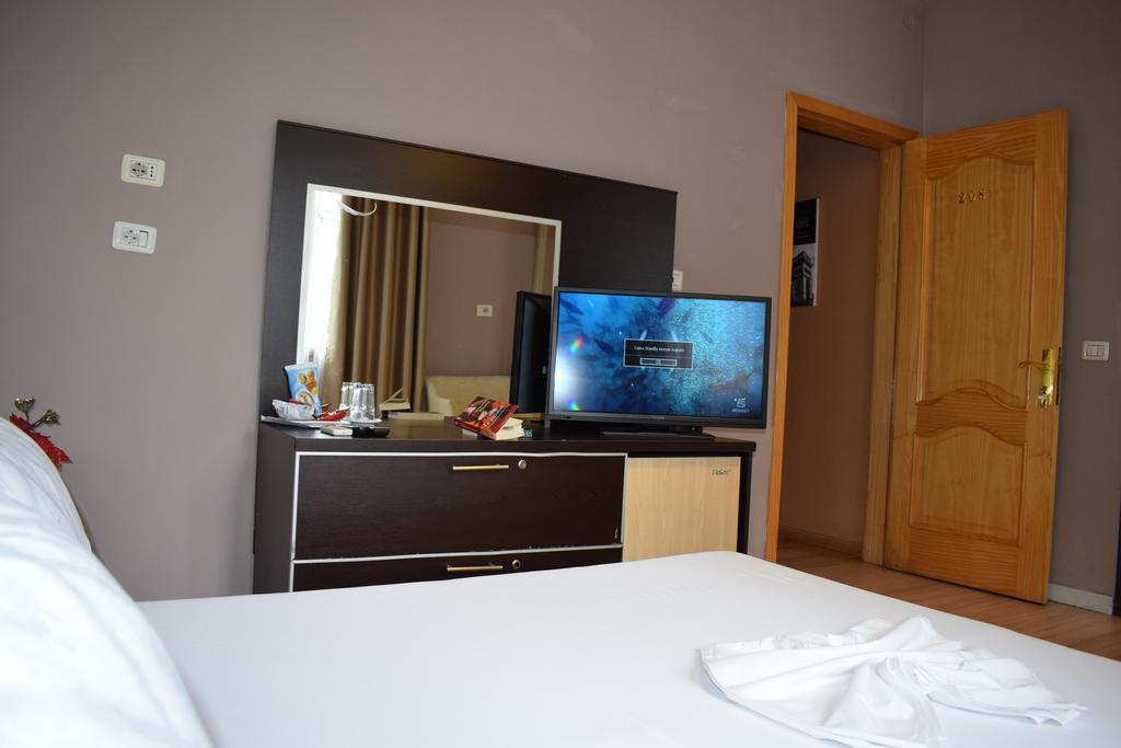 Hotel Eagle Tirana Exterior photo