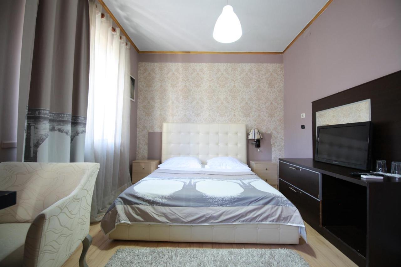 Hotel Eagle Tirana Exterior photo